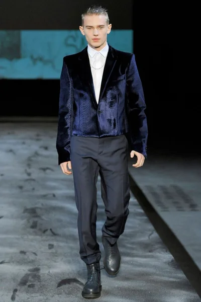 Look 11